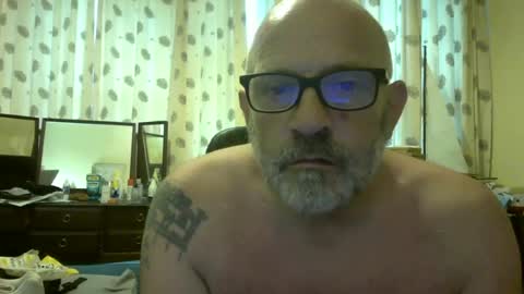 Snapshot of f1zzeek chatting on 06.25.26 f1zzeek online show from 06.25.26
