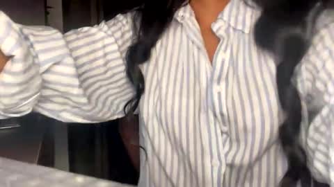 Thianna online show from 10.16.25