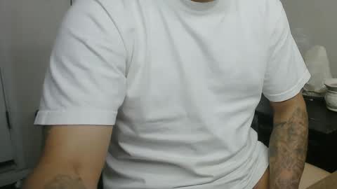 Snapshot of faded805 chatting on 02.05.25 Mark online show from 02.05.25