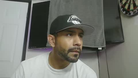 Snapshot of faded805 chatting on 11.09.25 Mark online show from 11.09.25