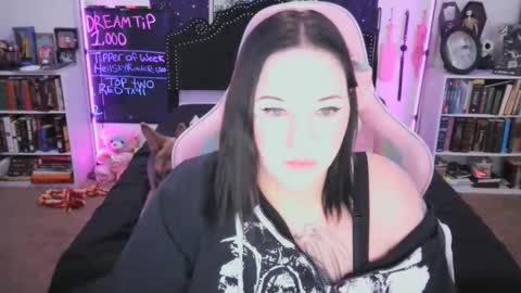 Snapshot of faeofmyth chatting on 11.03.25 faeofmyth online show from 11.03.25