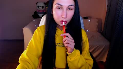 Elli  online show from 01.23.25