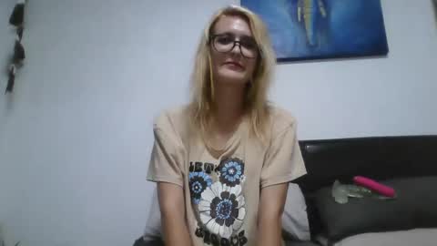 Snapshot of fairyalice69 chatting on 02.08.25 fairyalice69 online show from 02.08.25