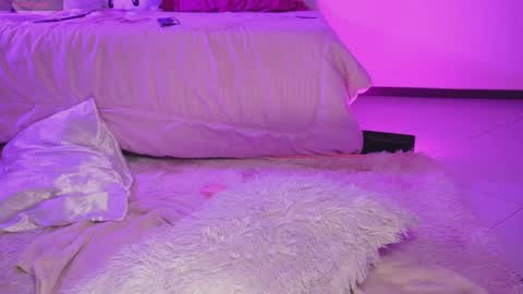 Sara  REMEMBER TO LEAVE A THUMB UP online show from 03.19.26