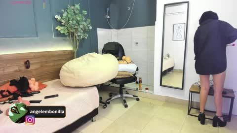 Megan    630  1330 -5 online show from 03.30.26