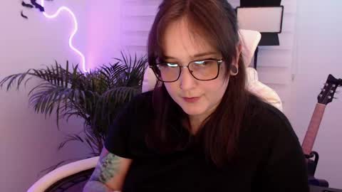 Snapshot of fallenag__ chatting on 05.27.26 OF fallenag 1 online show from 05.27.26