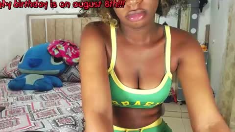 Snapshot of fallonsweett chatting on 07.25.26 fallonsweett online show from 07.25.26