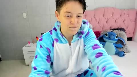 Snapshot of fanny_18 chatting on 10.08.25 FANNY online show from 10.08.25