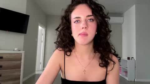 Snapshot of farrahburde chatting on 07.14.26 Mia online show from 07.14.26