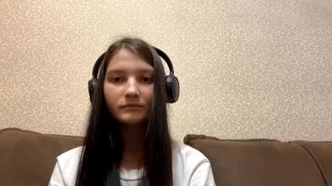 Aurora 18yo online show from 10.20.25