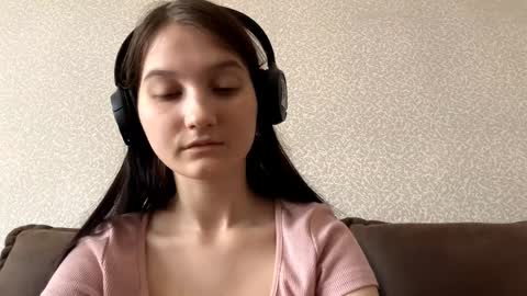 Aurora 18yo online show from 10.26.25