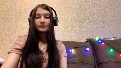 Aurora 18yo online show from 12.18.25