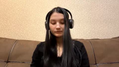 Aurora 18yo online show from 01.08.26