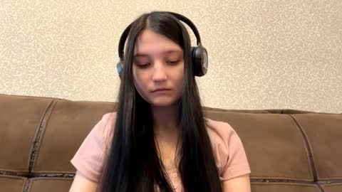 Aurora 18yo online show from 01.14.26