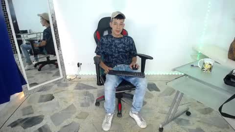Snapshot of favel_gomez7 chatting on 12.21.24 Favel Gomez online show from 12.21.24