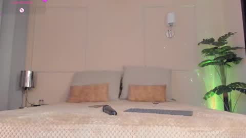 welcome to my world  online show from 10.02.25