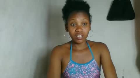 Snapshot of fayence09 chatting on 10.13.25 fayence09 online show from 10.13.25