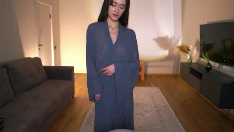 Snapshot of feel_our_vibe chatting on 04.30.26 Daniela online show from 04.30.26