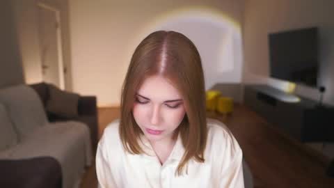 Snapshot of feel_our_vibe chatting on 05.25.26 Daniela online show from 05.25.26