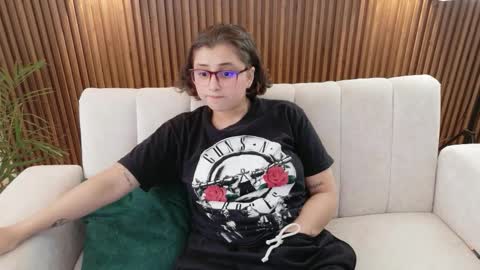 Feelena online show from 12.22.25