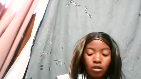 Snapshot of felice364342 chatting on 05.25.26 felice364342 online show from 05.25.26