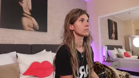 FeliciaKrige online show from 11.04.25