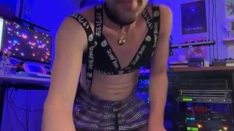 Snapshot of femboy_fangs chatting on 10.31.25 femboyfangs online show from 10.31.25