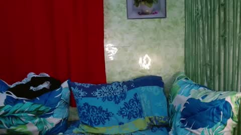 feminine_tsx online show from 12.23.24