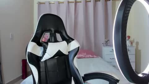 Snapshot of fernanda_151 chatting on 02.15.26 fernanda_151 online show from 02.15.26