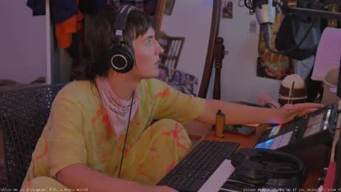 Snapshot of fernydew chatting on 02.18.25 Fern next stream 430pm Monday PST online show from 02.18.25