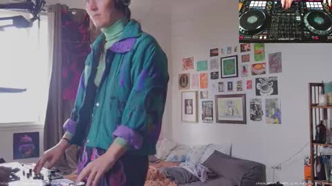 Snapshot of fernydew chatting on 09.20.25 Fern next stream 430pm Monday PST online show from 09.20.25