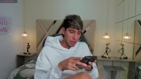 FER PHOENIX online show from 12.14.25