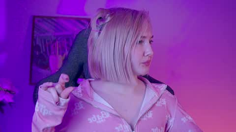 Snapshot of fetishrey chatting on 12.01.24 Rey online show from 12.01.24