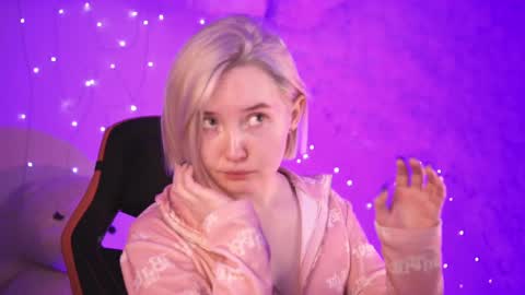 Snapshot of fetishrey chatting on 12.13.24 Rey online show from 12.13.24