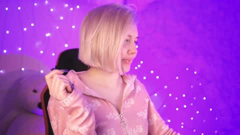 Snapshot of fetishrey chatting on 12.13.24 Rey online show from 12.13.24