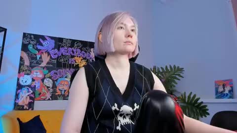 Snapshot of fetishrey chatting on 02.15.25 Rey online show from 02.15.25