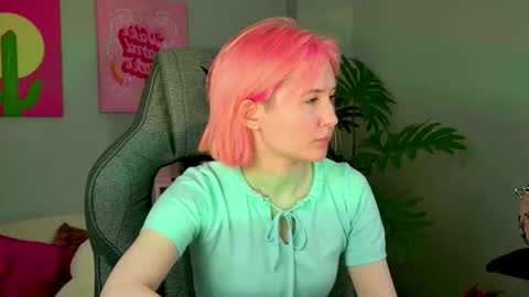 Snapshot of fetishrey chatting on 09.29.25 Rey online show from 09.29.25