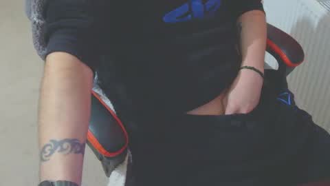 Snapshot of ffys2025 chatting on 09.25.25 ffys2025 online show from 09.25.25