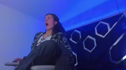   online show from 03.05.25