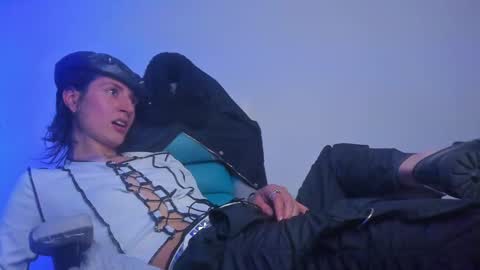   online show from 03.05.25