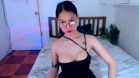 Snapshot of filipina_sassyqirl19xxx chatting on 09.18.25 sweet online show from 09.18.25