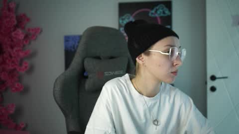 Snapshot of filipinaadams chatting on 10.12.25 cap and Lana online show from 10.12.25