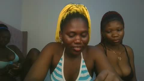 Snapshot of fine_melanie chatting on 01.18.26 melanie online show from 01.18.26