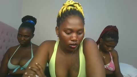 Snapshot of fine_melanie chatting on 01.18.26 melanie online show from 01.18.26