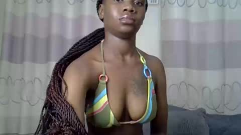 Snapshot of fine_queen12 chatting on 03.10.25 fine_queen12 online show from 03.10.25