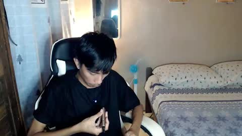 fineboii_rey18 online show from 11.17.25