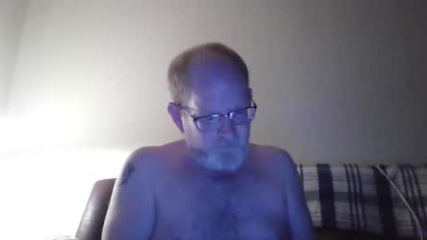 Hercomeonmyface online show from 02.23.25