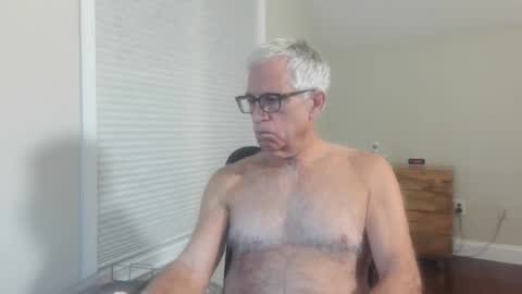 Snapshot of fitman999 chatting on 11.04.25 Jon online show from 11.04.25