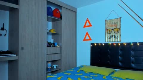 Snapshot of fitnolan chatting on 03.03.25 Elias Valencia online show from 03.03.25