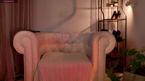 Snapshot of fka_ammy chatting on 12.04.25 fka Ammy online show from 12.04.25